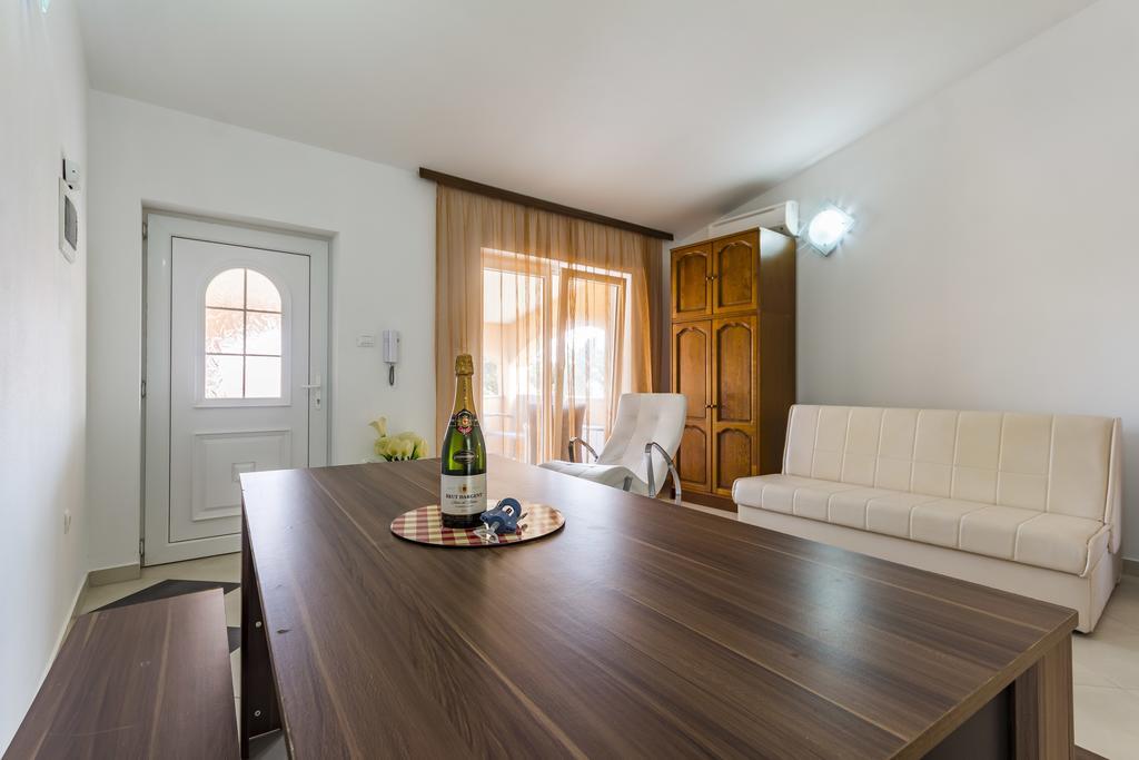 Apartments Gloria Лижнян Экстерьер фото