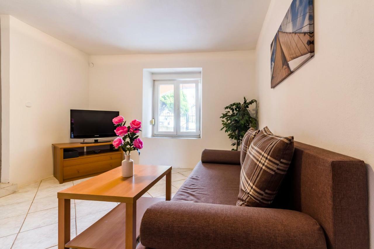 Apartments Gloria Лижнян Экстерьер фото